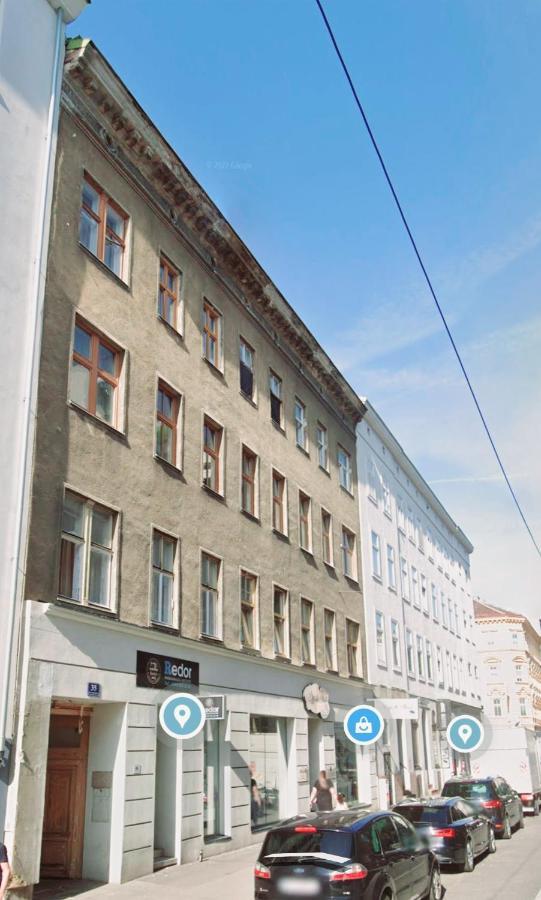 Cozy Market-Square Retreat Located In The Heart Of The 10Th District Vienna Exterior photo